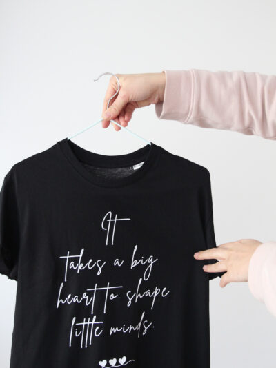 it takes a big heart to shape a little mind, must t-särk õpetajale