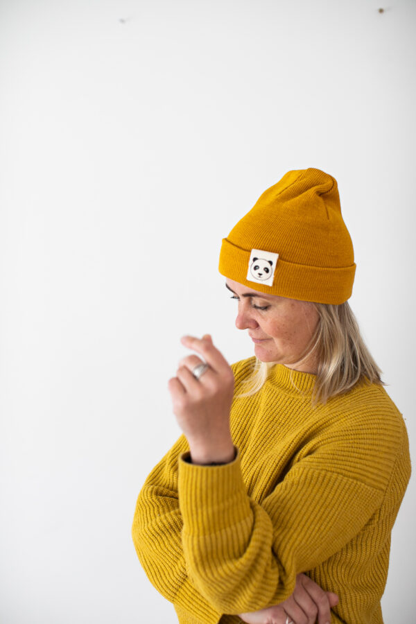 sinepikollane müts pandaga, beanie naistele