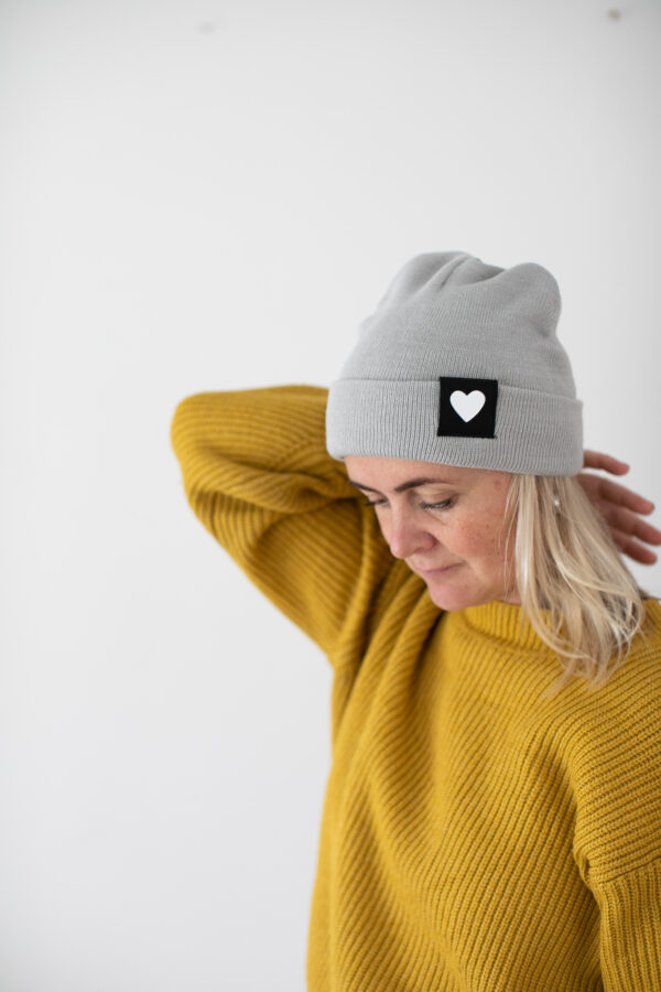 hall müts südamega, beanie naistele