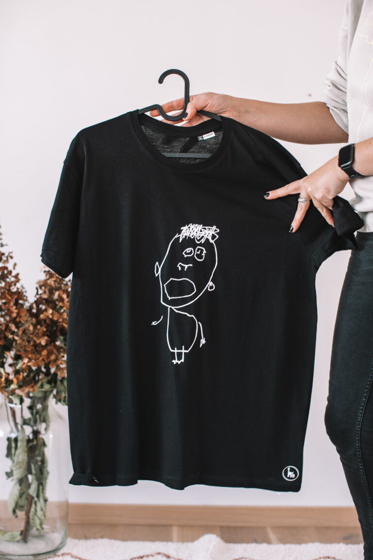 Father's Day gift: a shirt with a drawing by your child