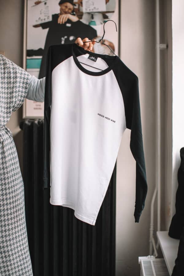 Longsleeve t-shirt "Need wine" - Image 4