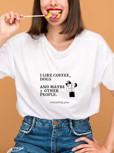 I like coffee, dogs and maybe 3 other people T-särk