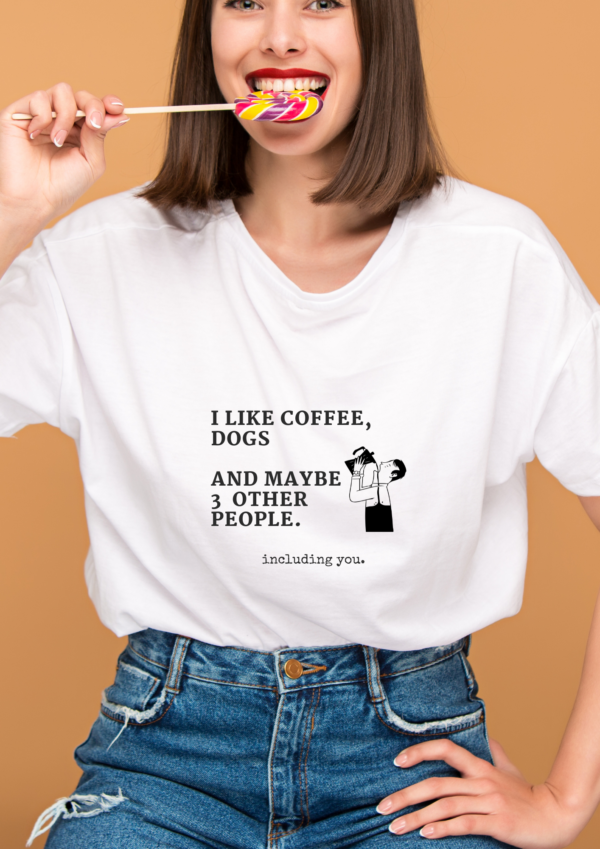 I like coffee, dogs and maybe 3 other people T-särk