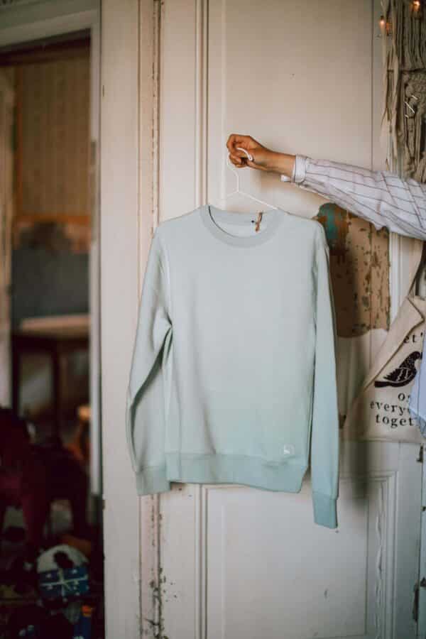 Minimalist slogan-free sweatshirt – ultra-soft & sustainably made - Image 7