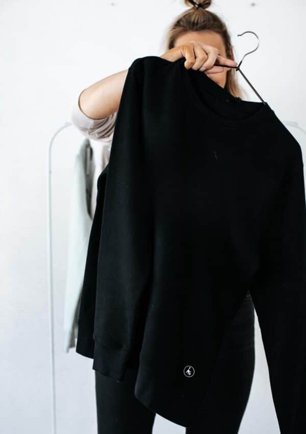 Minimalist slogan-free sweatshirt – ultra-soft & sustainably made - Image 4