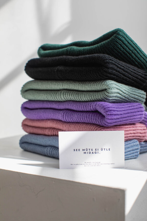Ülipehme beanie müts – sõnumita (sest ta ei peagi midagi ütlema) - Image 5