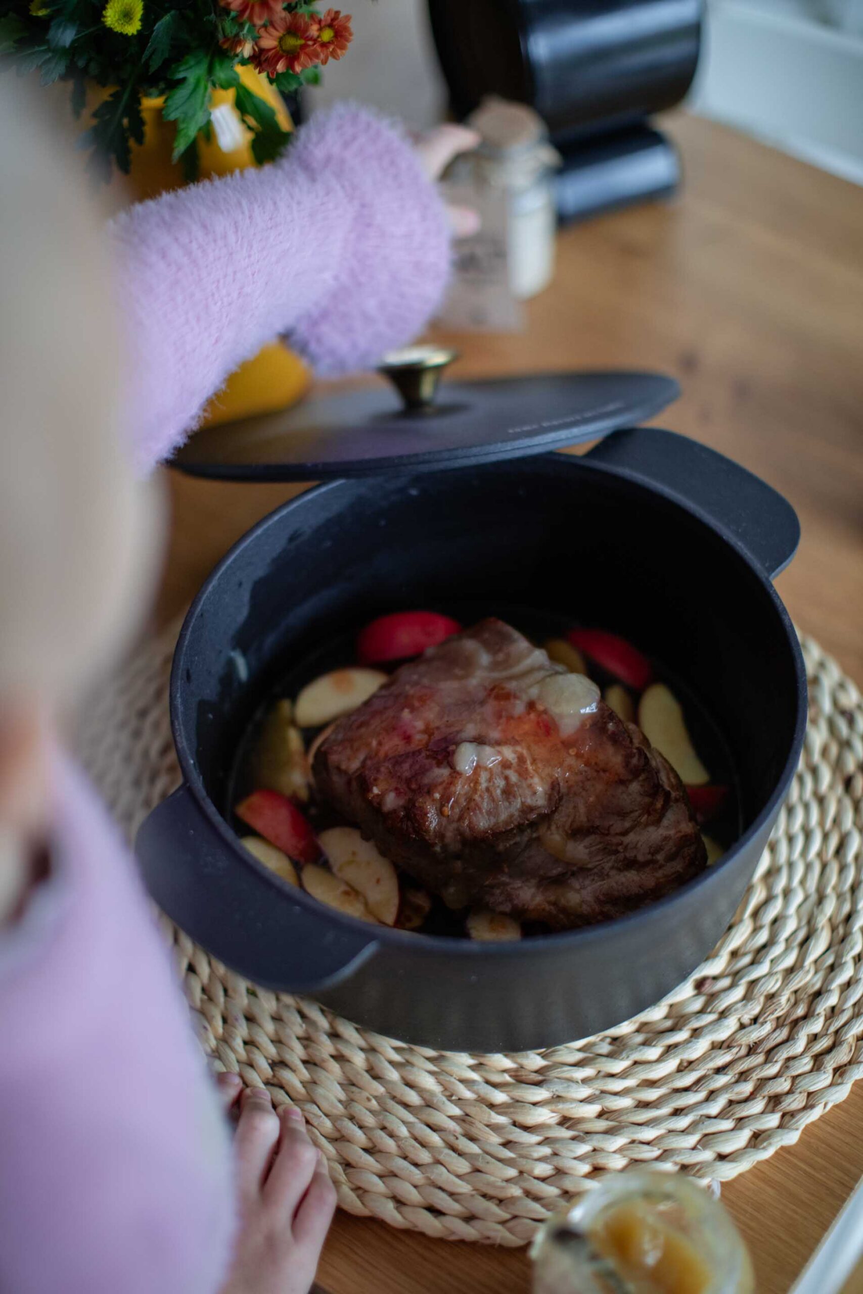 Malmpott „Some flavors are family“ – praktiline kingitus Black Giraffe kodukollektsioonist 2 Malmpott „Some flavors are family“ – praktiline kingitus Black Giraffe kodukollektsioonist - Image 2