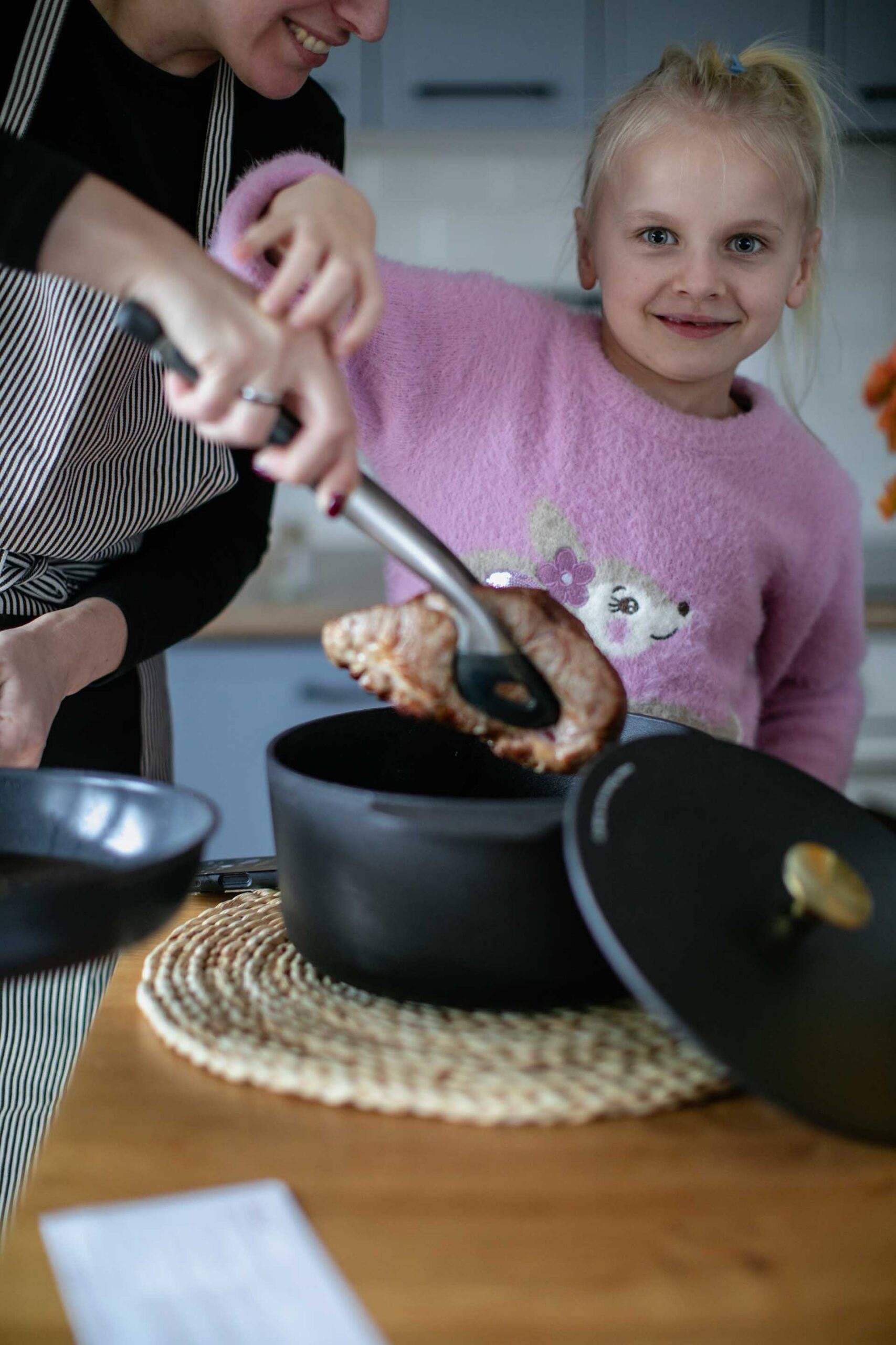 Malmpott „Some flavors are family“ – praktiline kingitus Black Giraffe kodukollektsioonist 1 malmpott