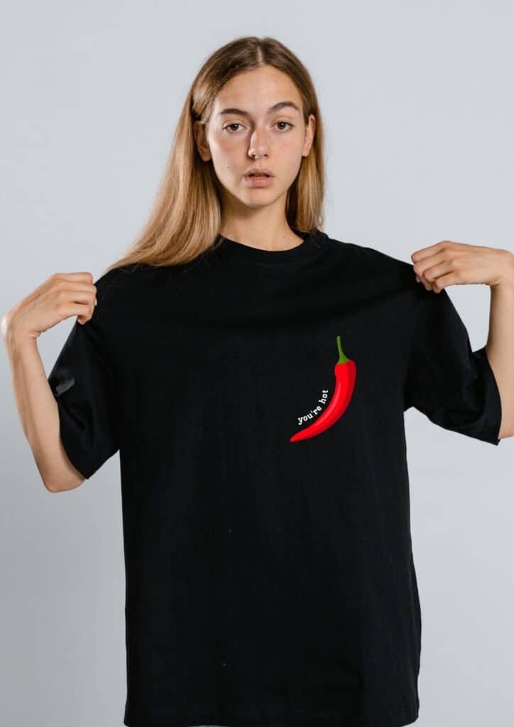 naljaka sõnumiga T-särk