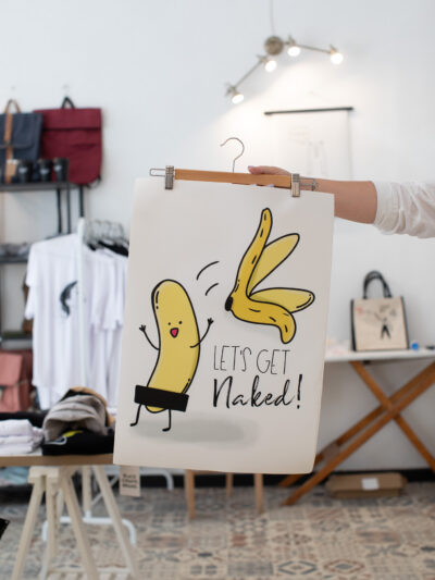 Let's Get Naked! – hauska juliste | Black Giraffe